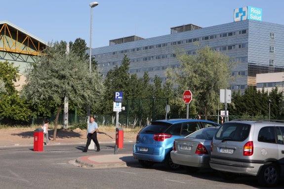 Módulos para la colocación de las barreras en el parking del San Pedro hasta ahora gratuito. :: s. tercero
