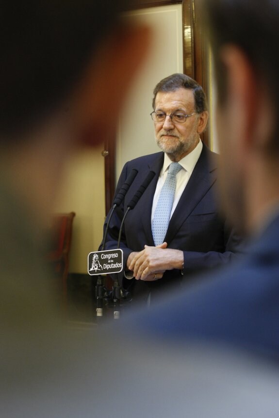 El líder del PP, hace diez días, tras la ronda de contactos en la que midió la disposición de los partidos a apoyar su investidura. ::
