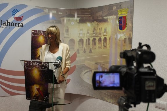 Rosa Ortega, en la presentación del festival de cortometrajes 'CORT...en Ciudad de Calahorra'. :: m.f.