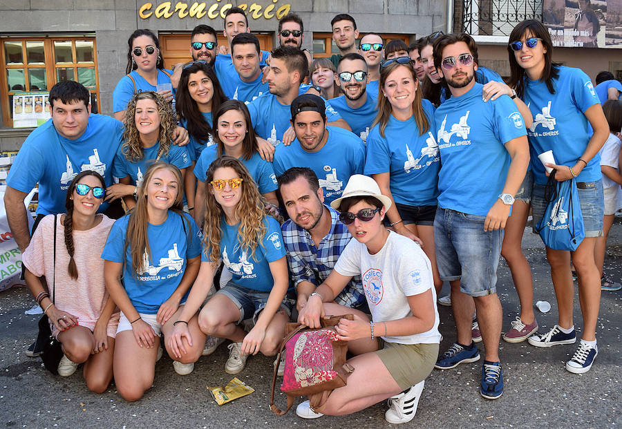 Una cuadrilla de voluntarios en la jornada solidaria torrecillana. 