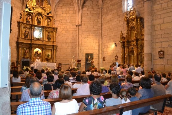 Misa cantada por la coral y rondalla de Azofra. :: p.j.p.