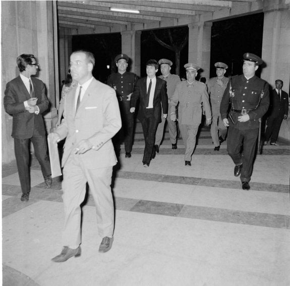 Raphael, escoltado  en Logroño