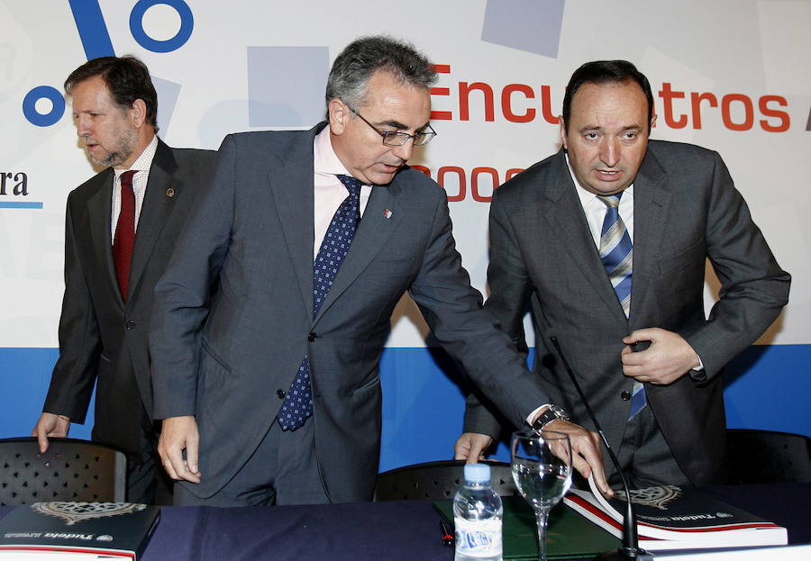 Marcelino Iglesias (Aragón), Miguel Sanz (Navarra) y Pedro Sanz (La Rioja) en el encuentro sobre "El corredor económico de Ebro celebrado hace una década. 