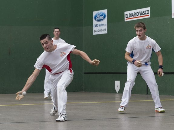 Salaverri llega a una pelota durante la final del Antiguo.