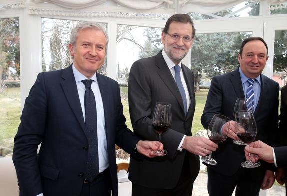 Del Río, Mariano Rajoy y Pedro Sanz, en Logroño. 