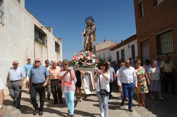 Procesión de la Virgen del Carmen, ayer en Cabretón. :: s.s.j.