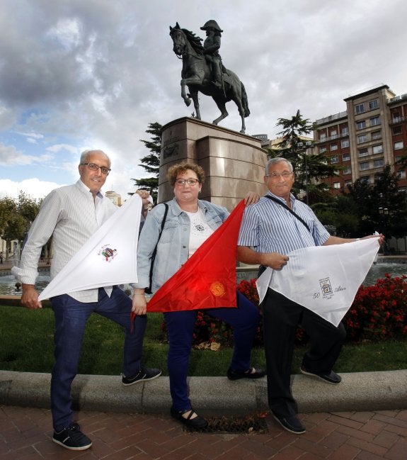 Los presidentes de las tres peñas, en El Espolón de Logroño. :: jonathan herreros