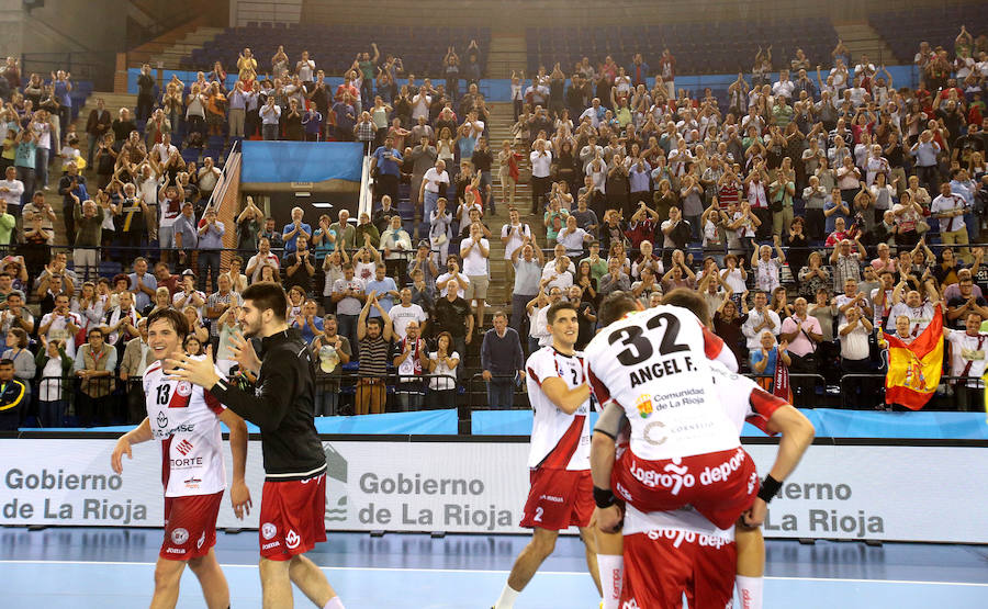 Alegría de los jugadores franjivinos tras el triunfo sobre el Montpellier. 