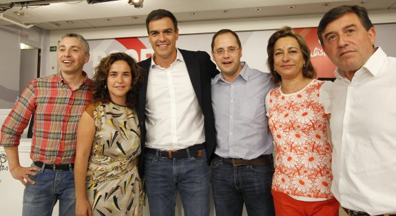 La delegración riojana en el Comité Federal, con Pedro Sánchez en el cónclave de septiembre del 2014. :: l.r.