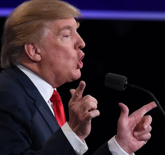 Donald Trump vistió en el debate la clásica corbata roja, el color del partido.  :: afp