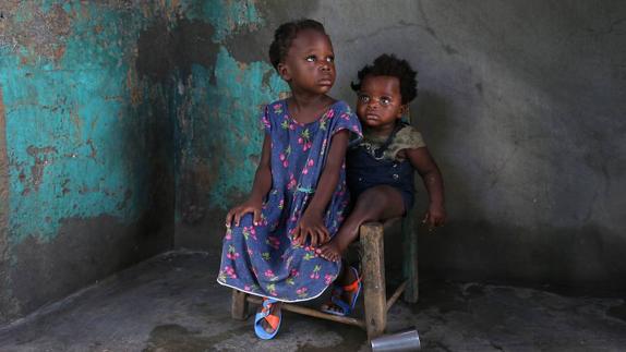 Niños haitianos tras el paso del huracán Matthew. 