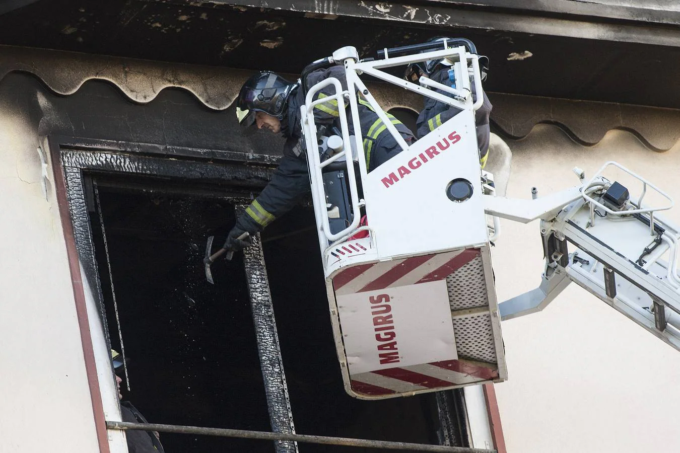 Una niña de Santo Domingo muere al caer desde un quinto piso durante un incendio en Zaragoza