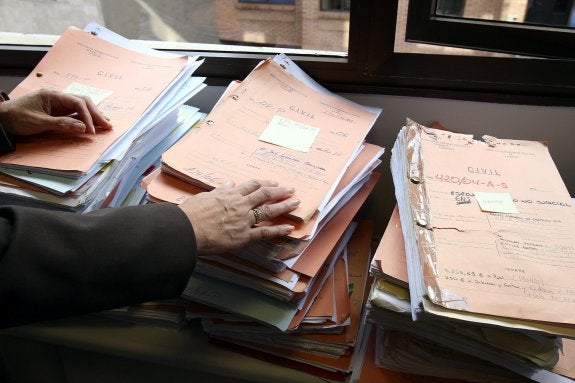 Tres grandes bloques  de expedientes, en los juzgados de Logroño.  