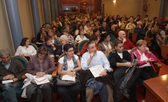 Público asistente a una de las conferencias de una edición anterior del Foro Ágora. :: 