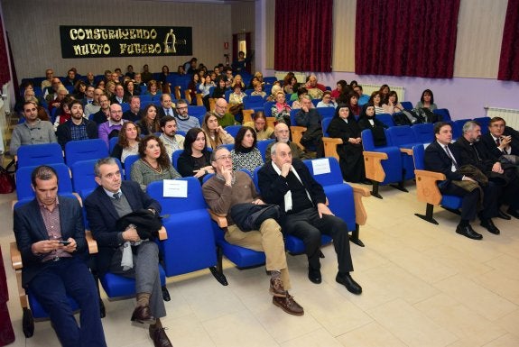 Apertura del Año Jubilar en el salón de actos del colegio Escuelas Pías de Logroño. :: miguel herreros