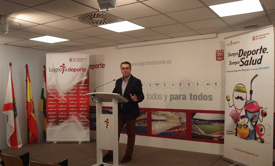 Javier Merino ofrece los datos del reparto de las ayudas a las entidades deportivas logroñesas. 
