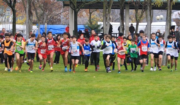 Salida de una de las pruebas de campo a través disputadas en Las Norias. :: F. Díaz