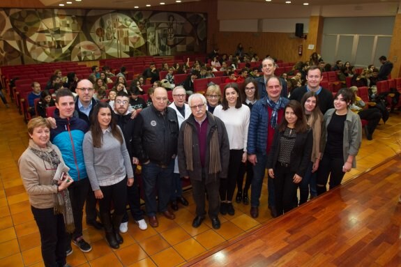 Participantes y organizadores de la mesa redonda en La Laboral. :: 