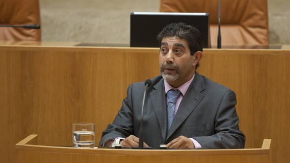 Enrique Jiménez, en una intervención en el Parlamento de La Rioja. 