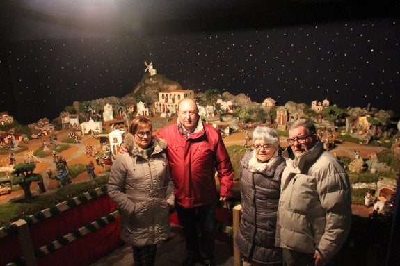 Begoña Gil, Rafa Pérez, Trini Checa y Eduardo Calvo, autores del Belén Monumental de Arnedo. :: E.P.