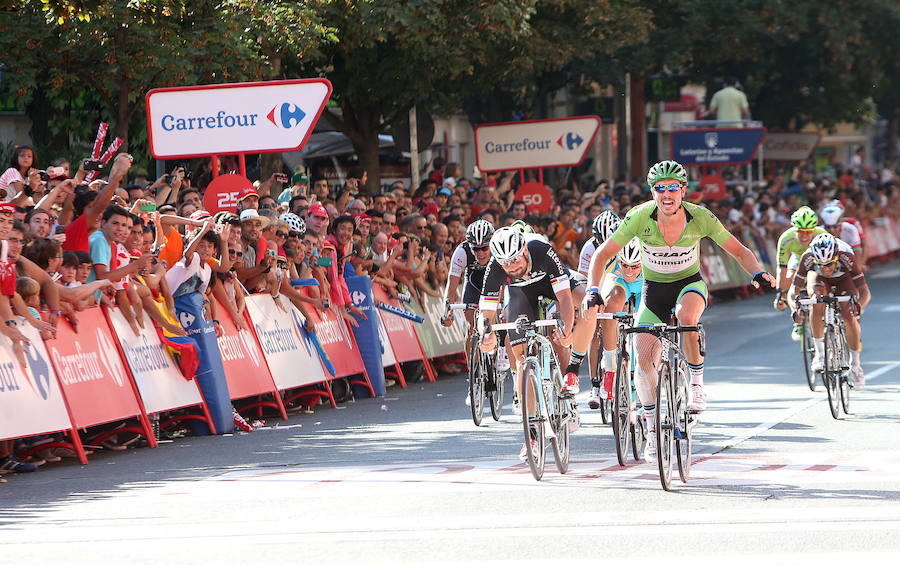 Degenkolb gana al esprint la llegada de la Vuelta del año 2014 en Logroño. 