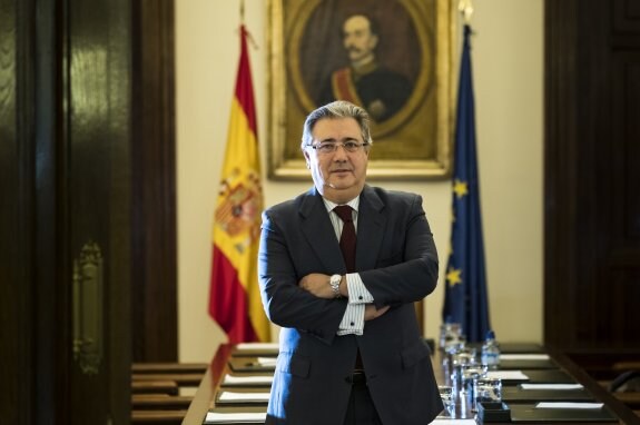 Juan Ignacio Zoido posa en la sala de reuniones del Ministerio del Interior.
