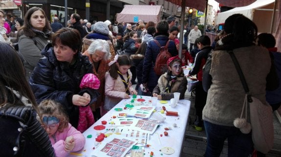 Vallaroso realizó la rifa en su mercado de pastores de Navidad. :: 