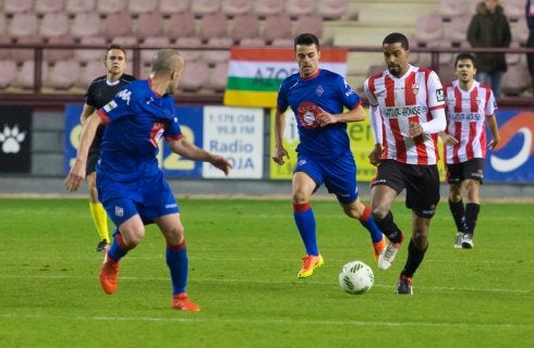 Thaylor, en el partido ante el Amorebieta. :: sonia Tercero