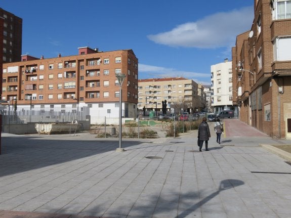 El solar del antiguo colegio público de la Estación se transformará en un corredor peatonal verde. :: E.P.