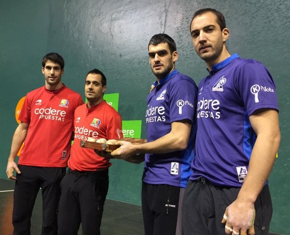 Larunbe, Bengoetxea, Ezkurdia y Merino II, ayer en el Astelena de Eibar durante la elección de material. 