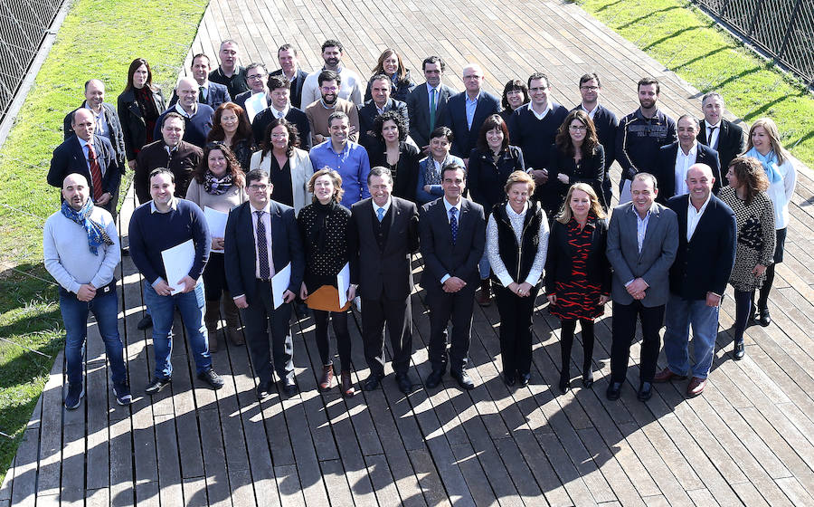 Foto de grupo al final del curso con los participantes. 
