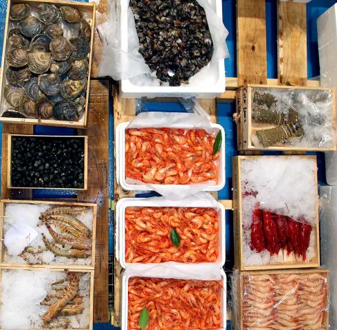 Venta de pescado y marisco en MercaRioja. :: L.R.