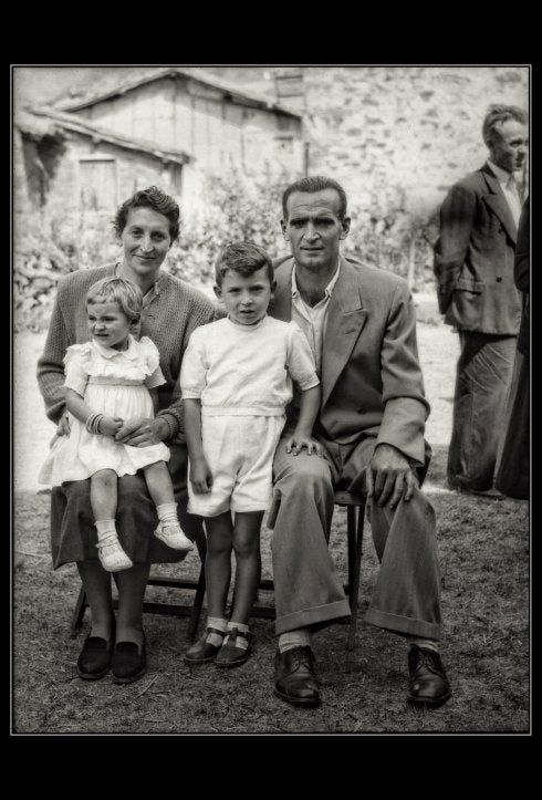 Matrimonio con dos hijos en Valgañón en 1953