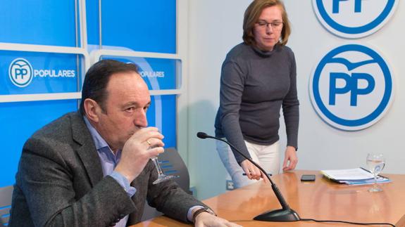 Pedro Sanz, en la sede del PP de La Rioja en una reciente intervención. 