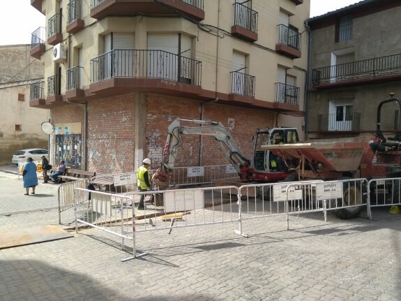 Obras de Gas Natural en la plaza del Rollo de Cervera. :: sanda