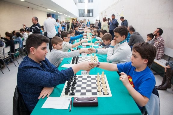 Saludo previo a comenzar las partidas. :: fernando díaz