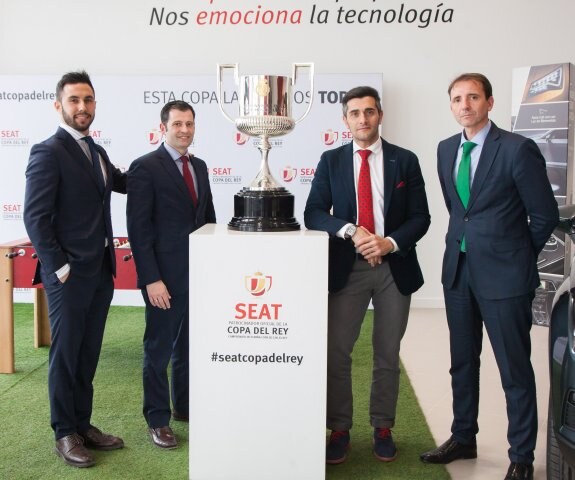 El trofeo de la Copa del Rey visitó Logroño