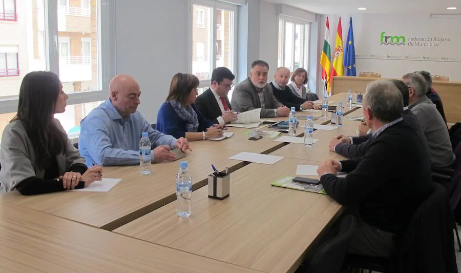 Reunión de la Federación Riojana de Municipios con el Gobierno de La Rioja. 