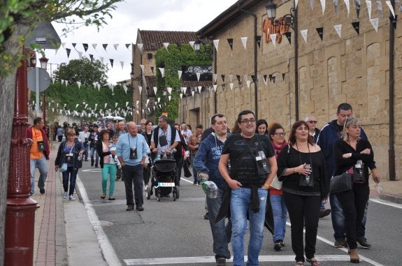 Durante las dos primeras ediciones, en 2015 y 2016, pasaron y pasearon por el barrio de la Estación más de diez mil personas. :: 