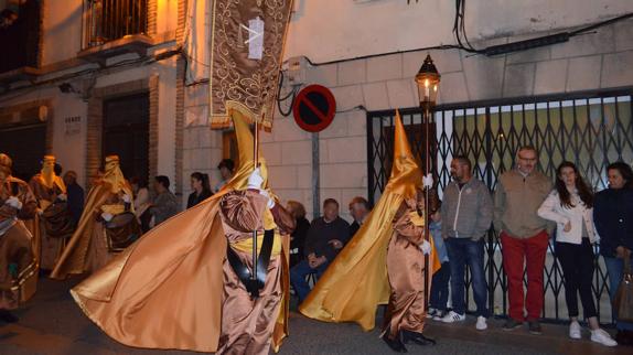 Estandartes de los cofrades en la procseión de Viernes Santo en Calahorra. 