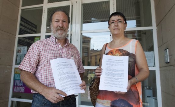 Jesús Cámara y Sonia Ibarguren presentan sendas denuncias contra Sanz en el Ayuntamiento de Villamediana. 