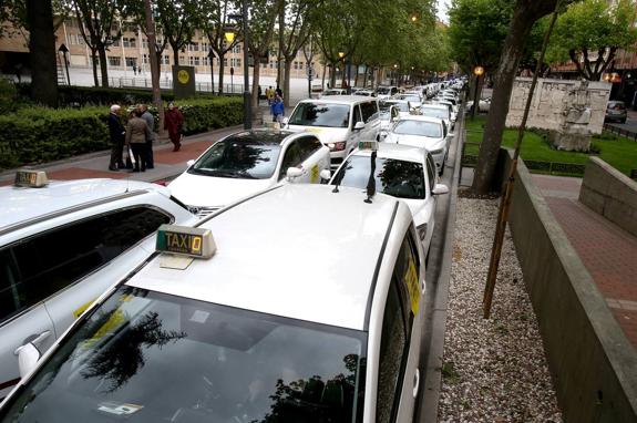Movilización de taxistas en Madrid contra Uber. 