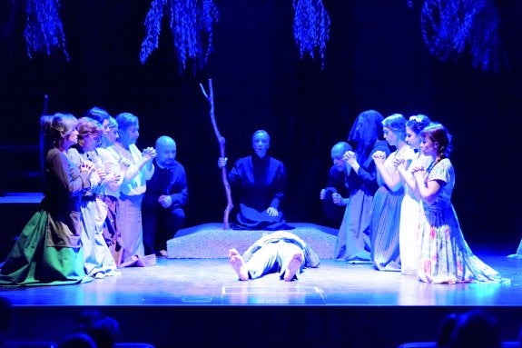 Una de las escenas de 'Soñando Lorca', obra que abrirá la fase de competición mañana sábado. :: c.v.