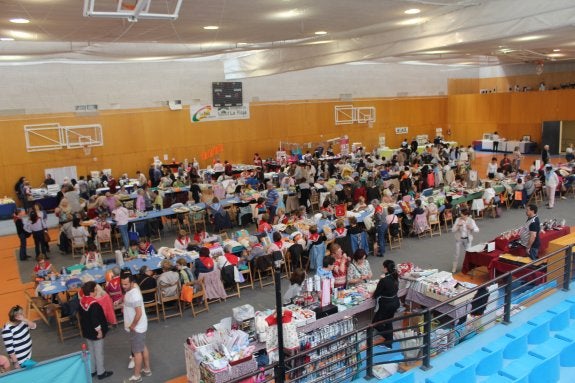 Ayer el pabellón Europa se llenó de artesanía textil. :: m. f.