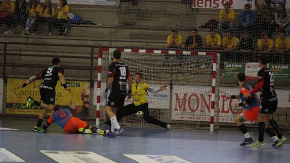 Un Naturhouse gris cae en Aranda