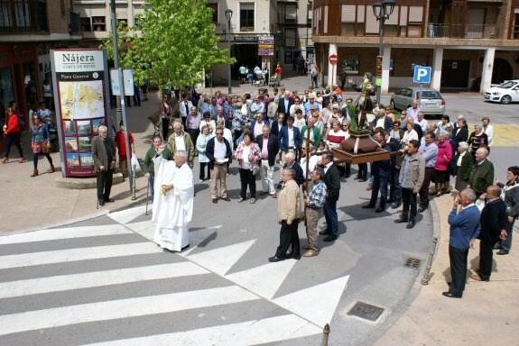 Nájera. Bendición de los campos, durante la procesión. ::