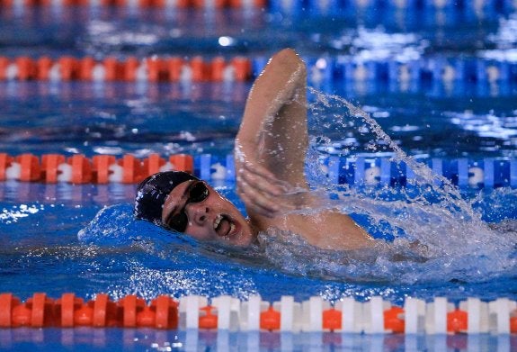 Un escolar, durante una de las pruebas de estilo libre de esta campaña. :: fernando díaz
