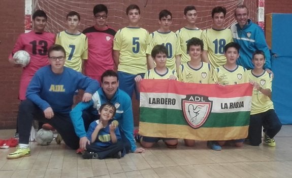 Jugadores cadetes del ADL que se han impuesto en el torneo de Copa. :: L.r.
