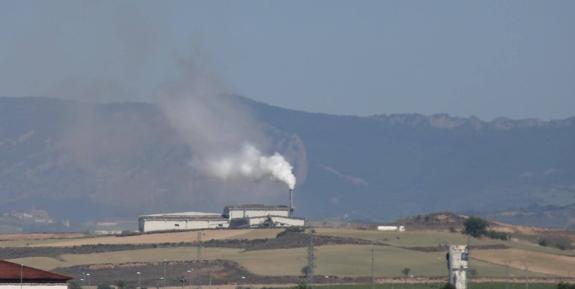 Imagen de la fábrica tomada desde la torre de control de Agoncillo. :: E.L.S.