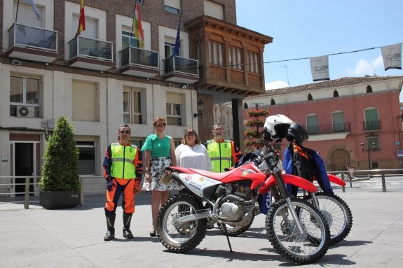 Las dos motocicletas, listas para el servicio de Protección Civil. :: 